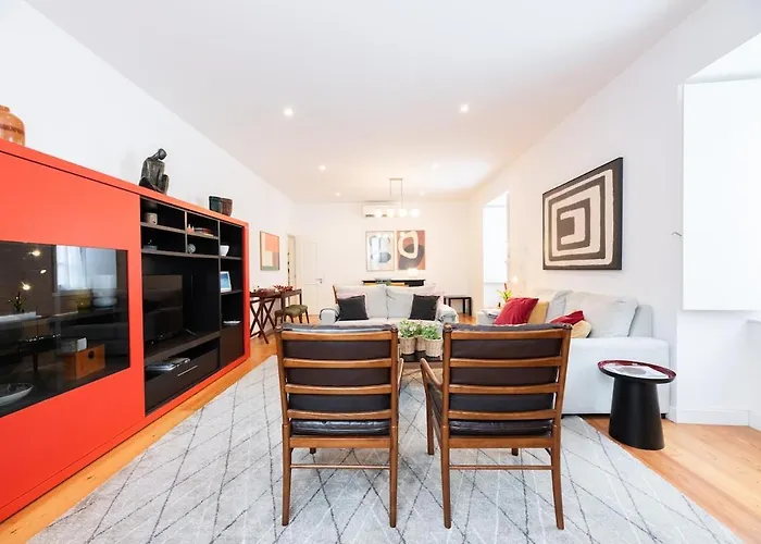 Liberdade Great With Ac Garage Lisbona
