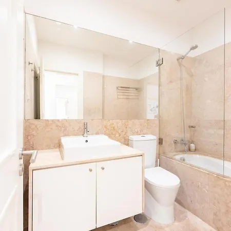 Liberdade Great With Ac Garage Apartment Lisbon